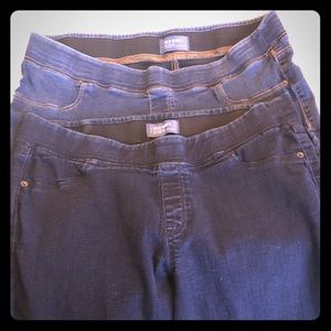 2 pairs Old Navy Rockstar Skinny Jeans